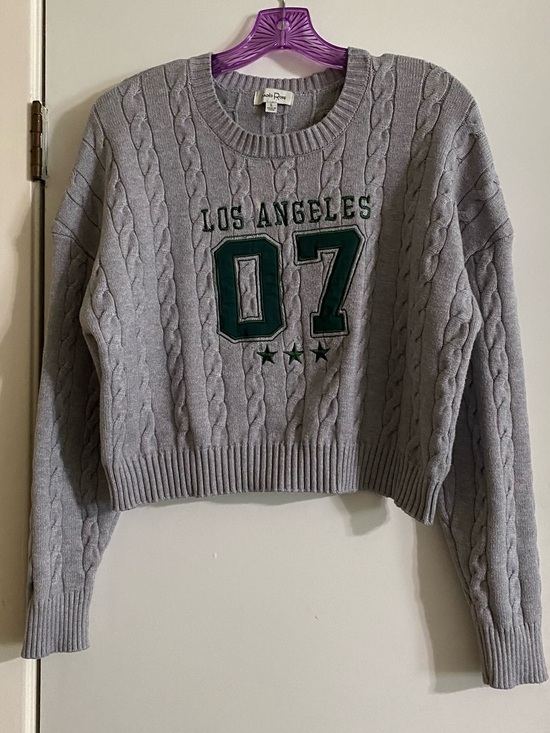 Faded rose￼ Sweaters - Faded  Rose Los Angeles 07 Cable Knit Cropped Sweater - Gray with Green Applique